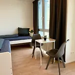 Grosse Fuer Gruppen & Monteure - Parkplatz - Naehe Hbf קרלסרוהה
